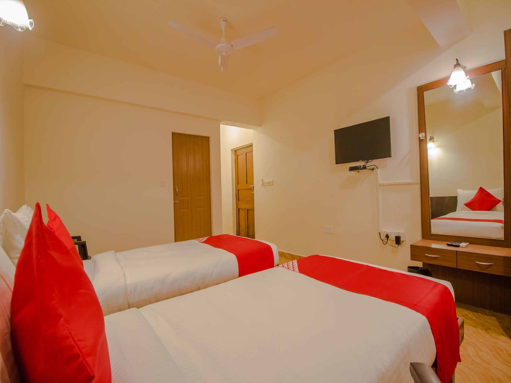 Oyo Flagship 13853 Shruti Resort 卡兰古特 外观 照片
